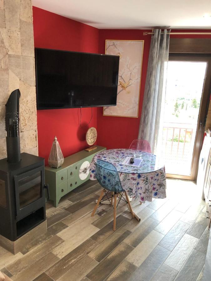 Apartamentos Deluxe Con Jacuzzi O Chimenea Love For Two Collado Mediano エクステリア 写真