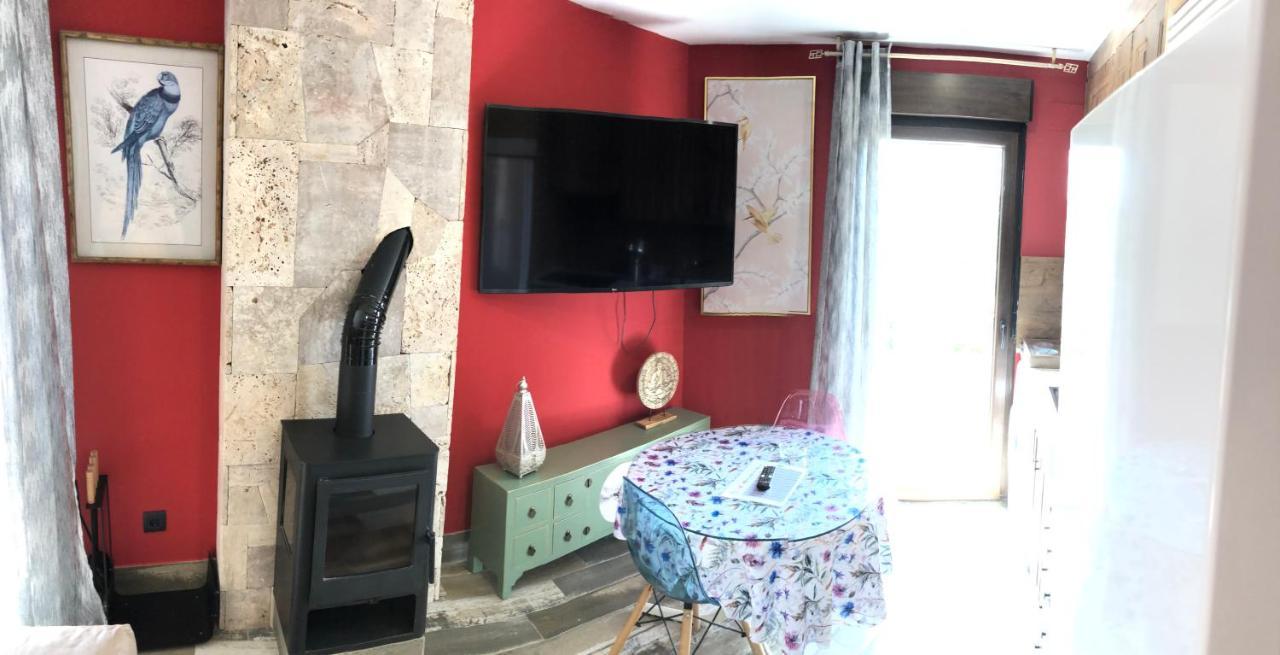 Apartamentos Deluxe Con Jacuzzi O Chimenea Love For Two Collado Mediano エクステリア 写真