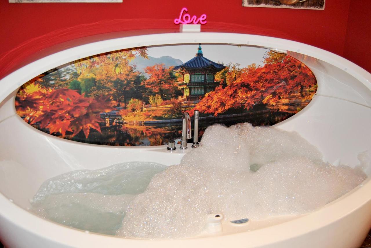 Apartamentos Deluxe Con Jacuzzi O Chimenea Love For Two Collado Mediano エクステリア 写真