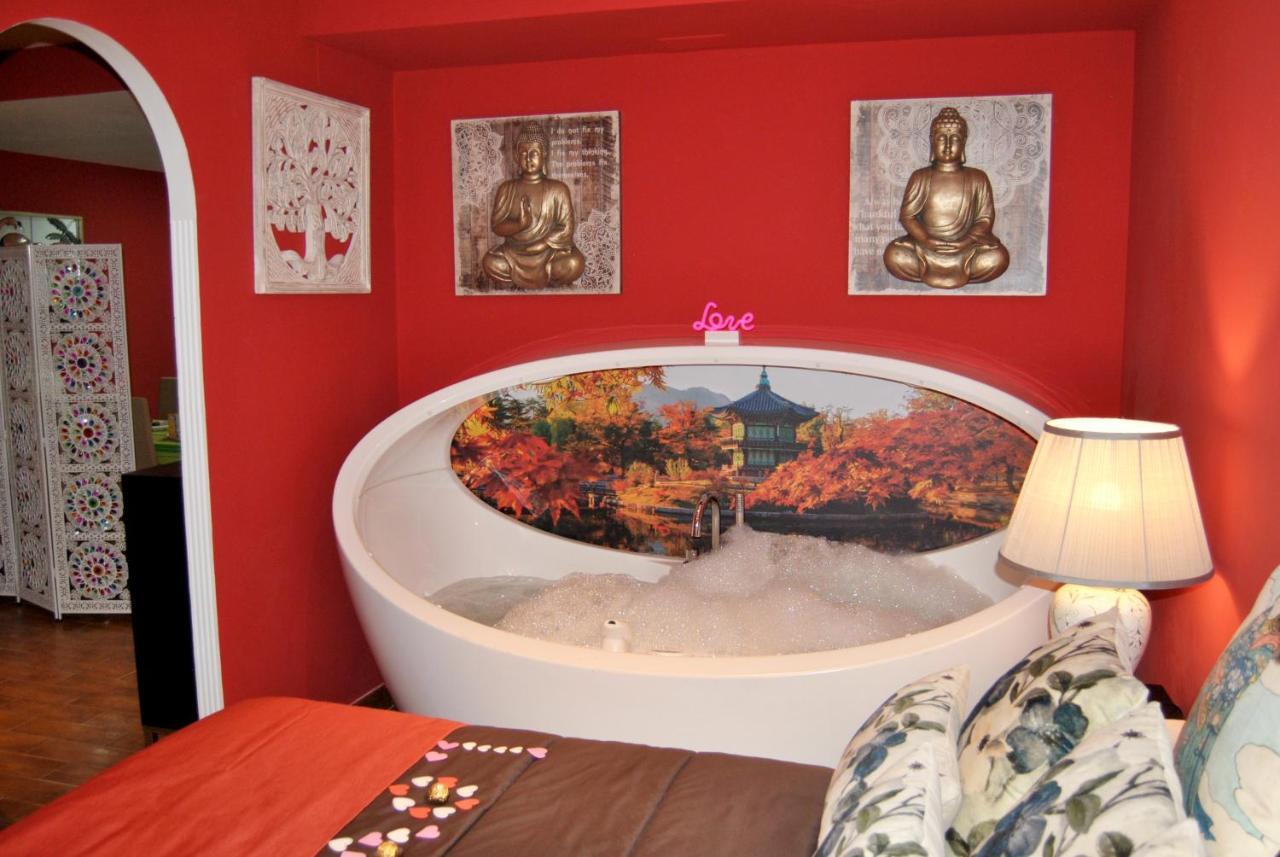 Apartamentos Deluxe Con Jacuzzi O Chimenea Love For Two Collado Mediano エクステリア 写真
